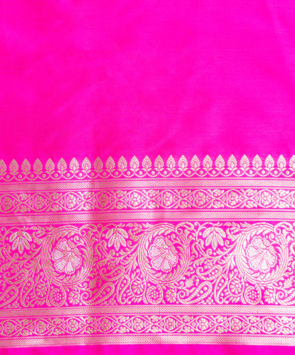 Beige_And_Gold_Handloom_Tissue_Silk_Banarasi_Saree_with_Jangla_and_Colored_Stripes_Border_WeaverStory_05