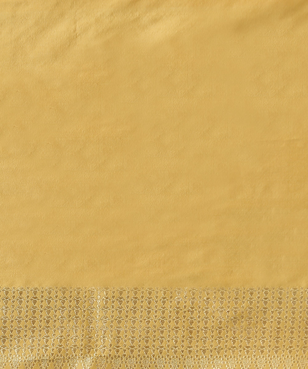 Handloom_Peach_And_Orange_Rangkaat_Pure_Katan_Silk_Banarasi_Saree_WeaverStory_05