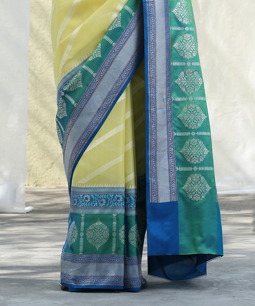 Yellow_Handloom_Kora_Silk_Banarasi_Saree_With_Peacock_Blue_Broad_Border_WeaverStory_04