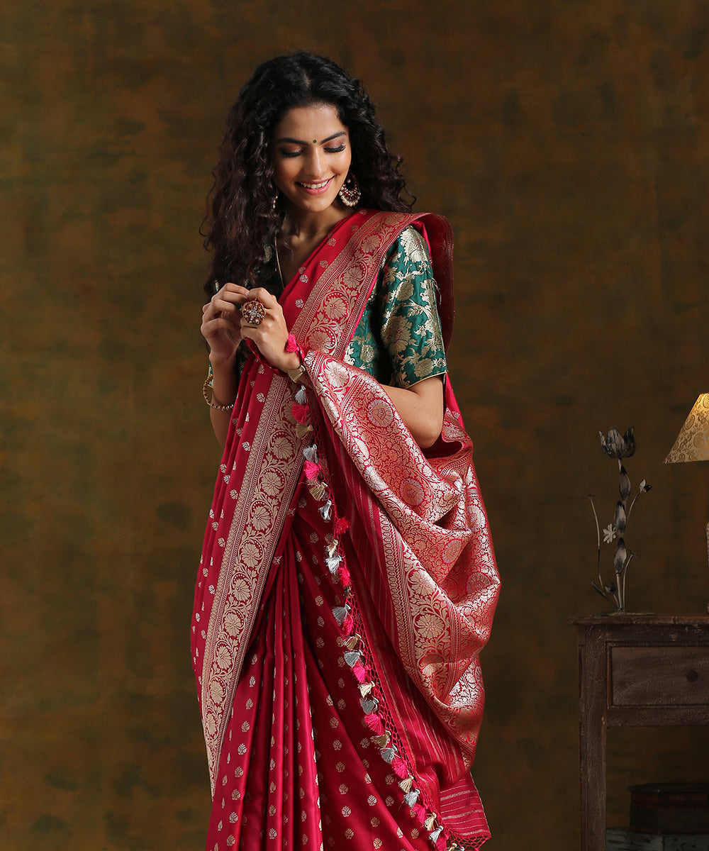 Berry_Pink_Handloom_Pure_Katan_Silk_Kadhwa_Booti_Banarasi_Saree_With_Konia_Pallu_WeaverStory_01