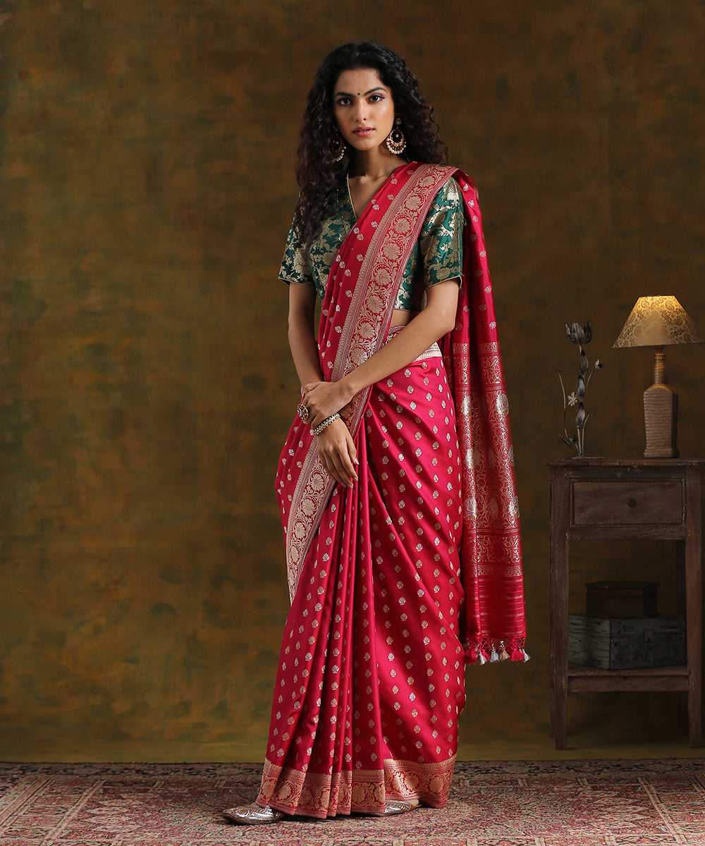 Berry_Pink_Handloom_Pure_Katan_Silk_Kadhwa_Booti_Banarasi_Saree_With_Konia_Pallu_WeaverStory_02