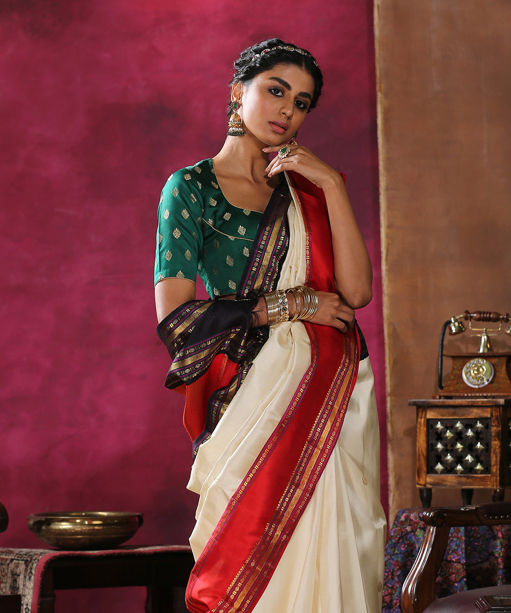 Offwhite_Pure_Zari_Kanjivaram_Silk_Saree_With_Ganga_Jamuni_Border_In_Red_And_Blue_WeaverStory_01