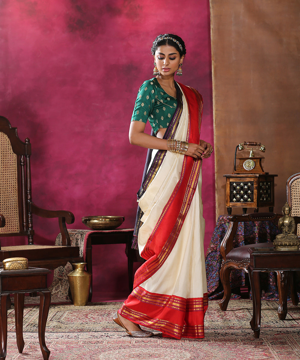 Offwhite_Pure_Zari_Kanjivaram_Silk_Saree_With_Ganga_Jamuni_Border_In_Red_And_Blue_WeaverStory_02