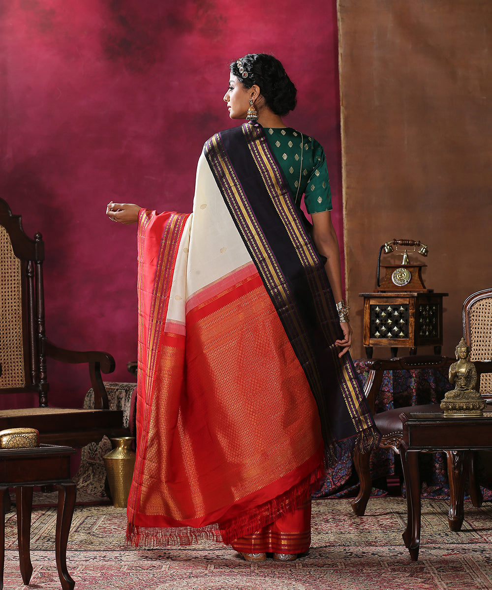 Offwhite_Pure_Zari_Kanjivaram_Silk_Saree_With_Ganga_Jamuni_Border_In_Red_And_Blue_WeaverStory_03