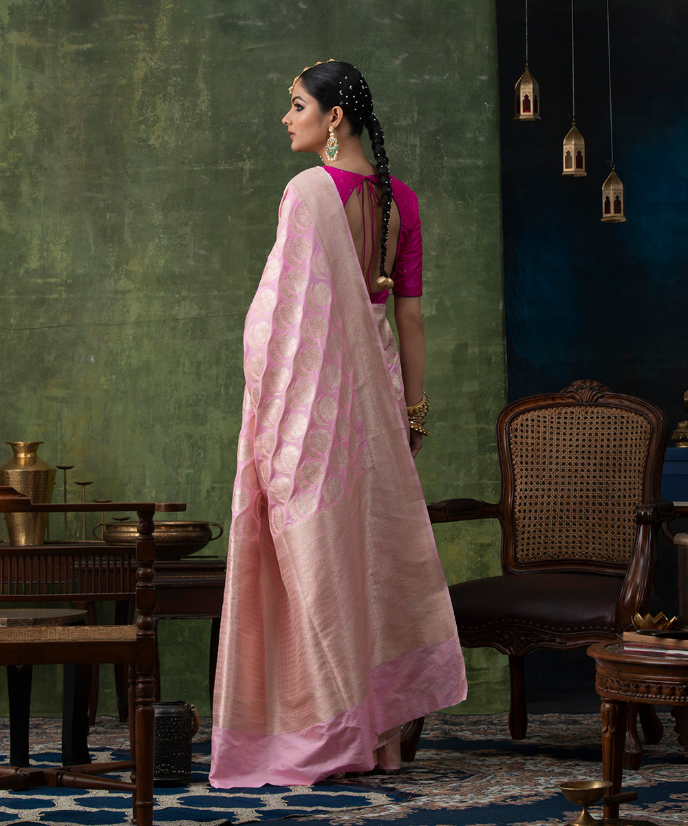 Handloom_Light_Pink_Pure_Katan_Silk_Banarasi_Saree_with_Sona_Rupa_Jaal_and_Floral_Motifs_WeaverStory_03