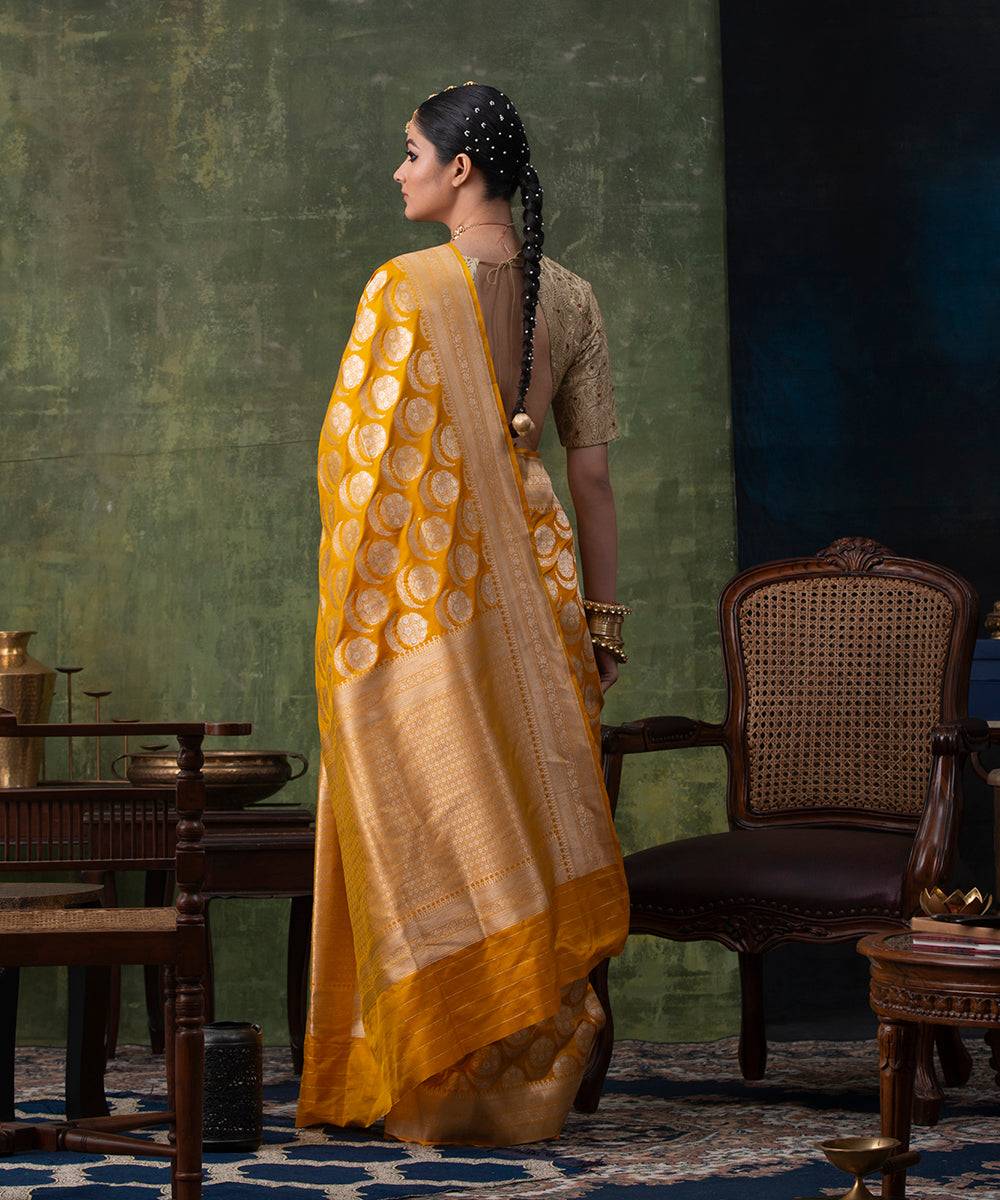 Mustard_Handloom_Pure_Katan_Silk_Banarasi_Saree_with_Floral_Motifs_WeaverStory_03