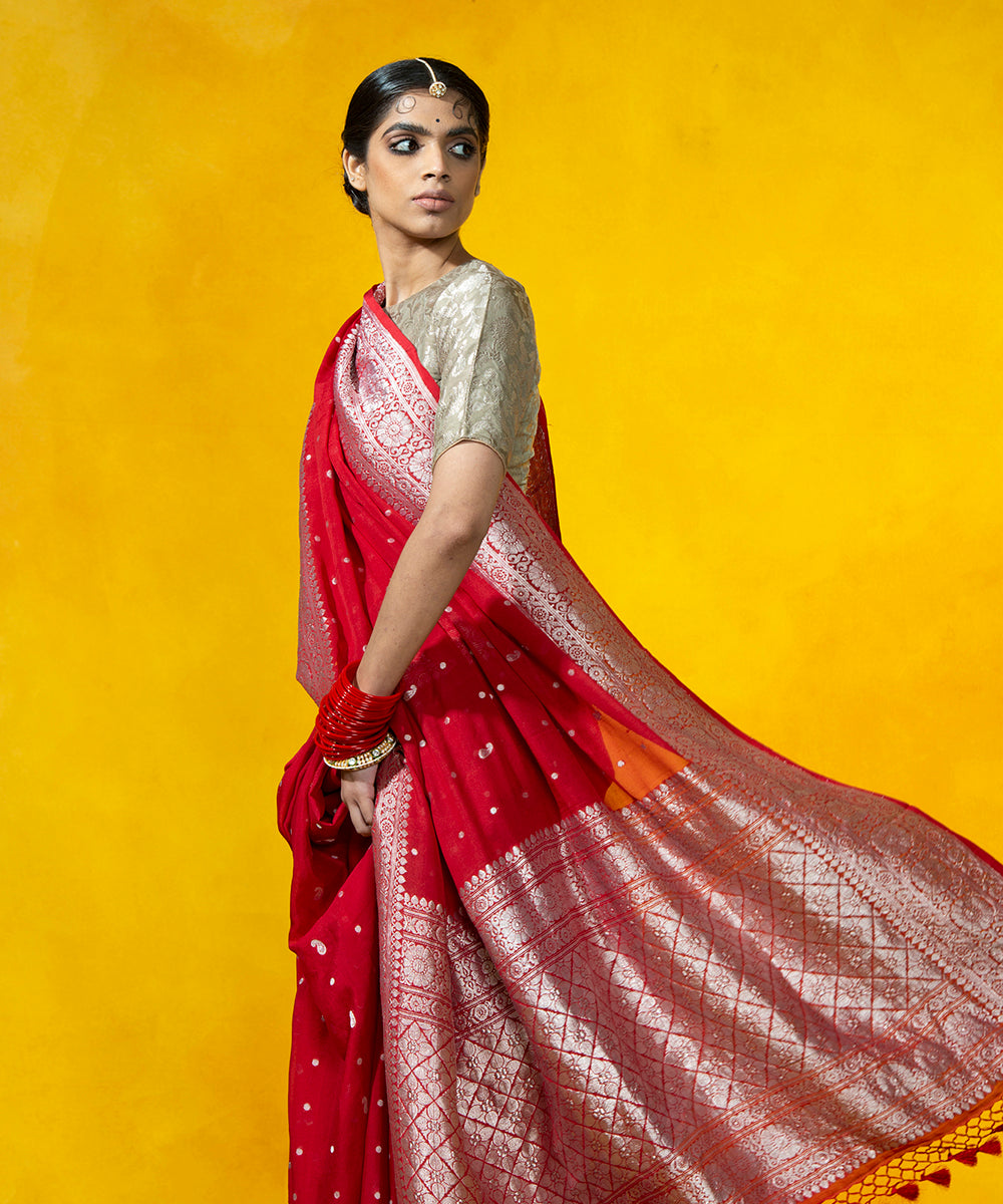 Red_Handloom_Kadhwa_Border_Banarasi_Georgette_Saree_With_Paisley_Booti_WeaverStory_01