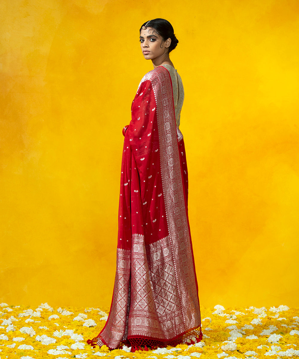 Red_Handloom_Kadhwa_Border_Banarasi_Georgette_Saree_With_Paisley_Booti_WeaverStory_03