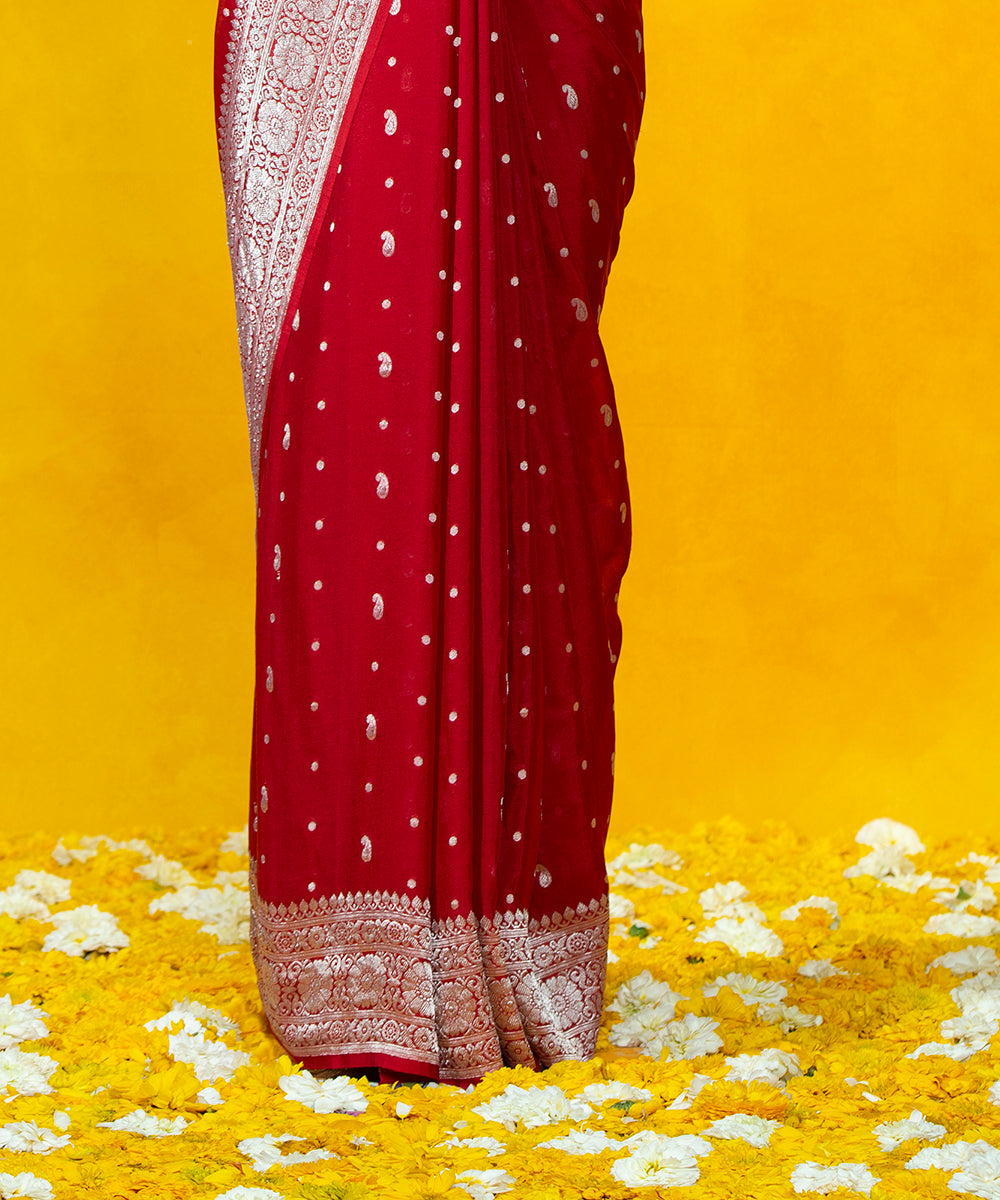 Red_Handloom_Kadhwa_Border_Banarasi_Georgette_Saree_With_Paisley_Booti_WeaverStory_04