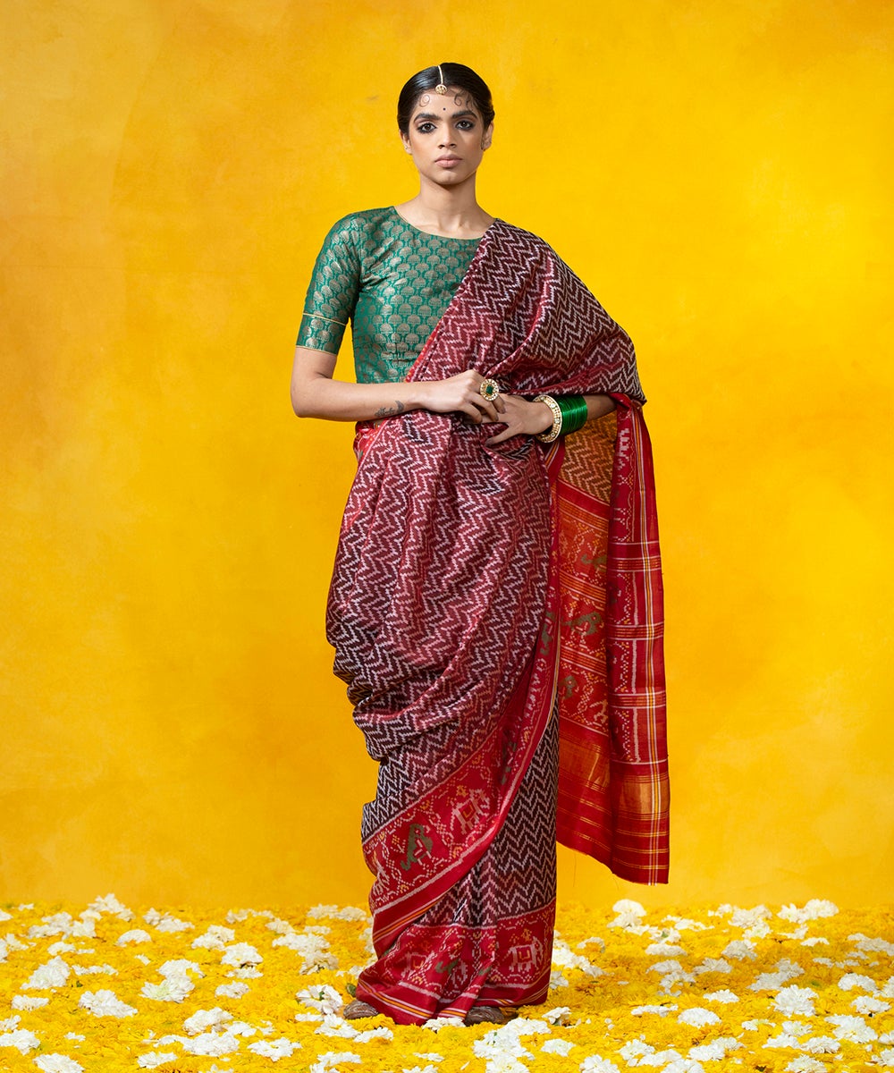 Handloom_Maroon_Mulberry_Silk_Chevron_Weave_Ikat_Patola_Saree_With_Red_Border_WeaverStory_02