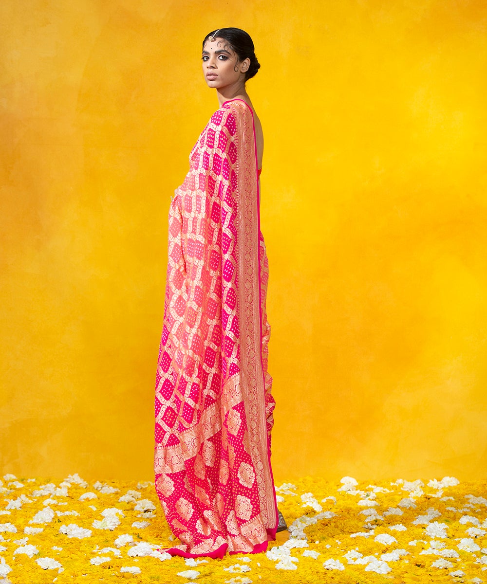 Dual_Tone_Pink_and_Peach_Handloom_Georgette_Banarasi_Bandhej_Saree_With_Cutwork_Weave_WeaverStory_03
