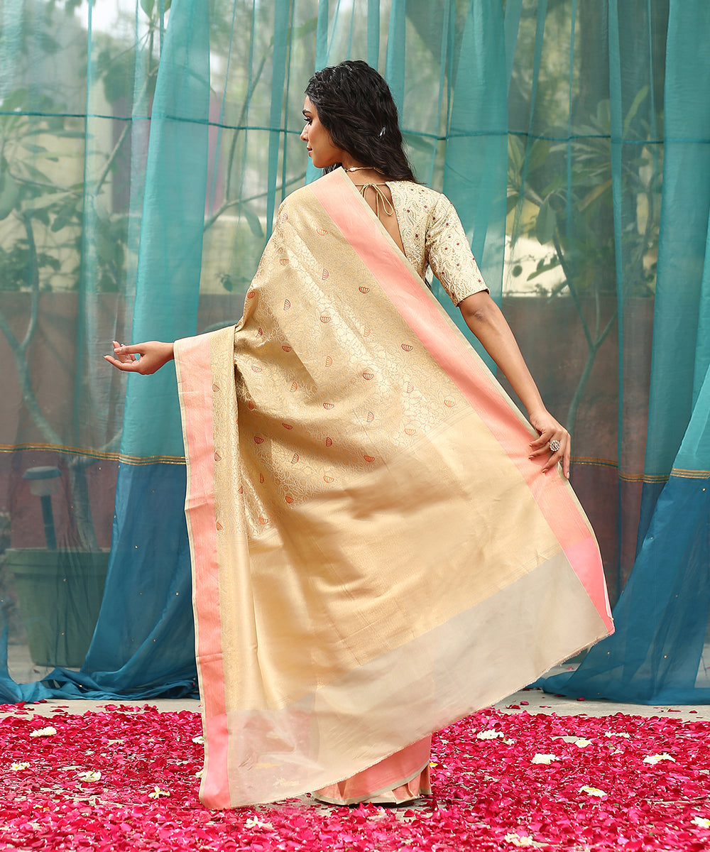 Handloom_Beige_And_Gold_Kimkhab_Pure_Katan_Silk_Banarasi_Saree_With_Peach_Zari_Border_WeaverStory_03