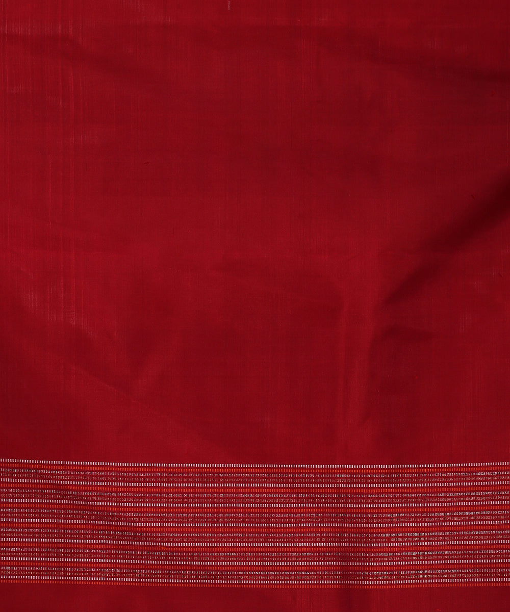 Handloom_Maroon_Pure_Silk_Kanjivaram_Saree_Kanjivaram_Saree_With_Thread_And_Zari_Vertical_Stripes_On_Border_WeaverStory_05