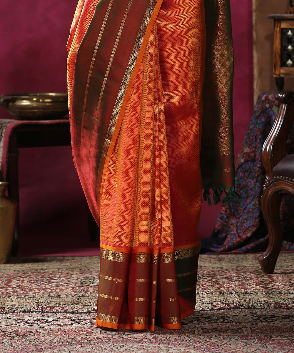 Red_And_Orange_Handloom_Chevron_Jacquard_Pure_Silk_Kanjivaram_Saree_With_Green_And_Orange_Border_WeaverStory_04