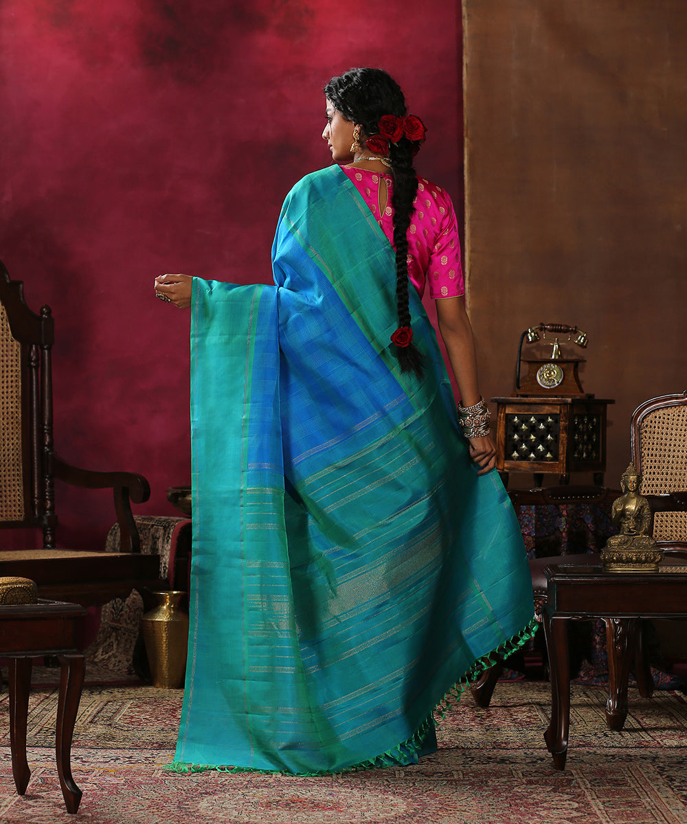 Blue_Handloom_Self_Checks_Pure_Silk_Kanjivaram_Saree_With_Emerald_Green_Border_WeaverStory_03