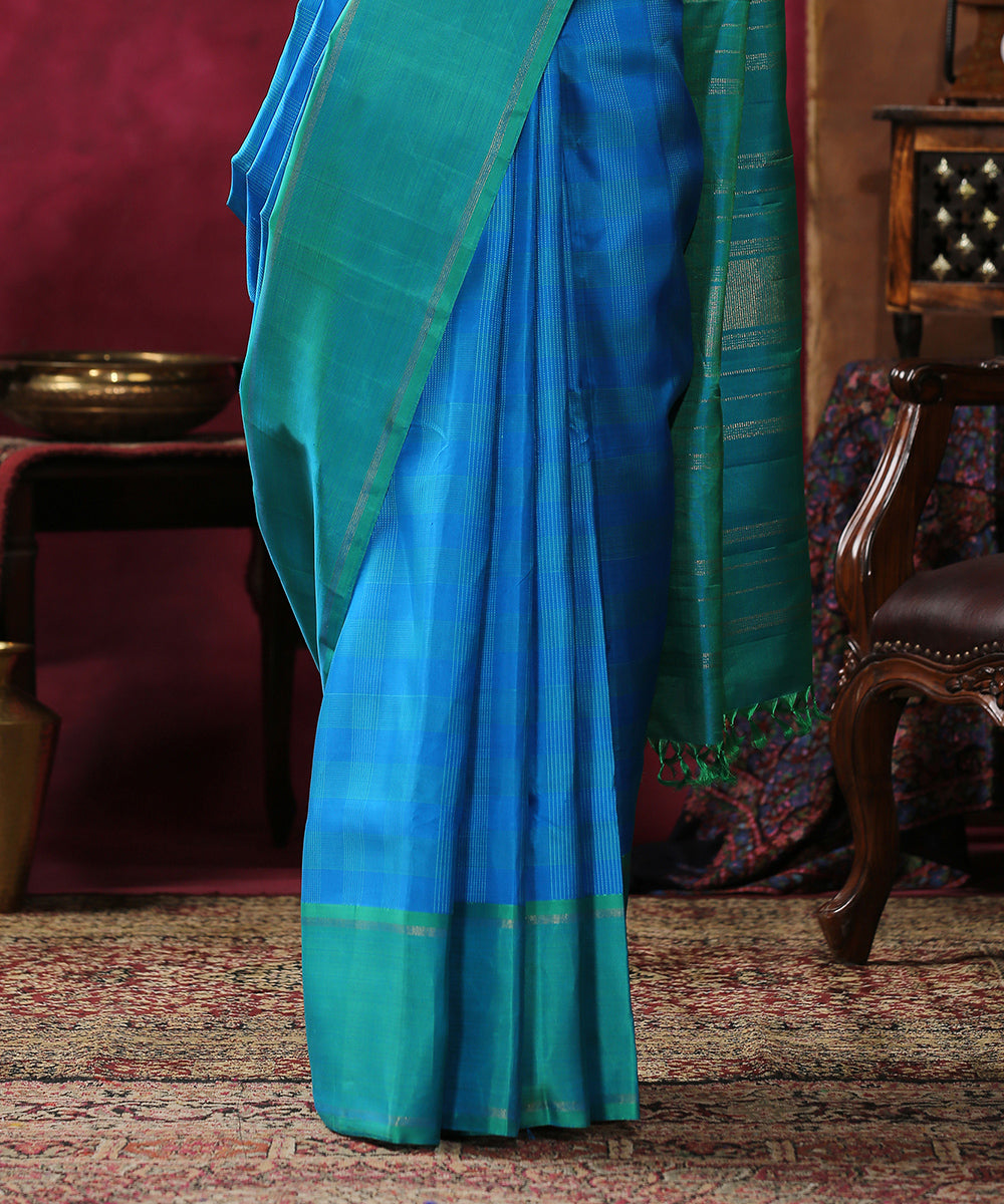 Blue_Handloom_Self_Checks_Pure_Silk_Kanjivaram_Saree_With_Emerald_Green_Border_WeaverStory_04