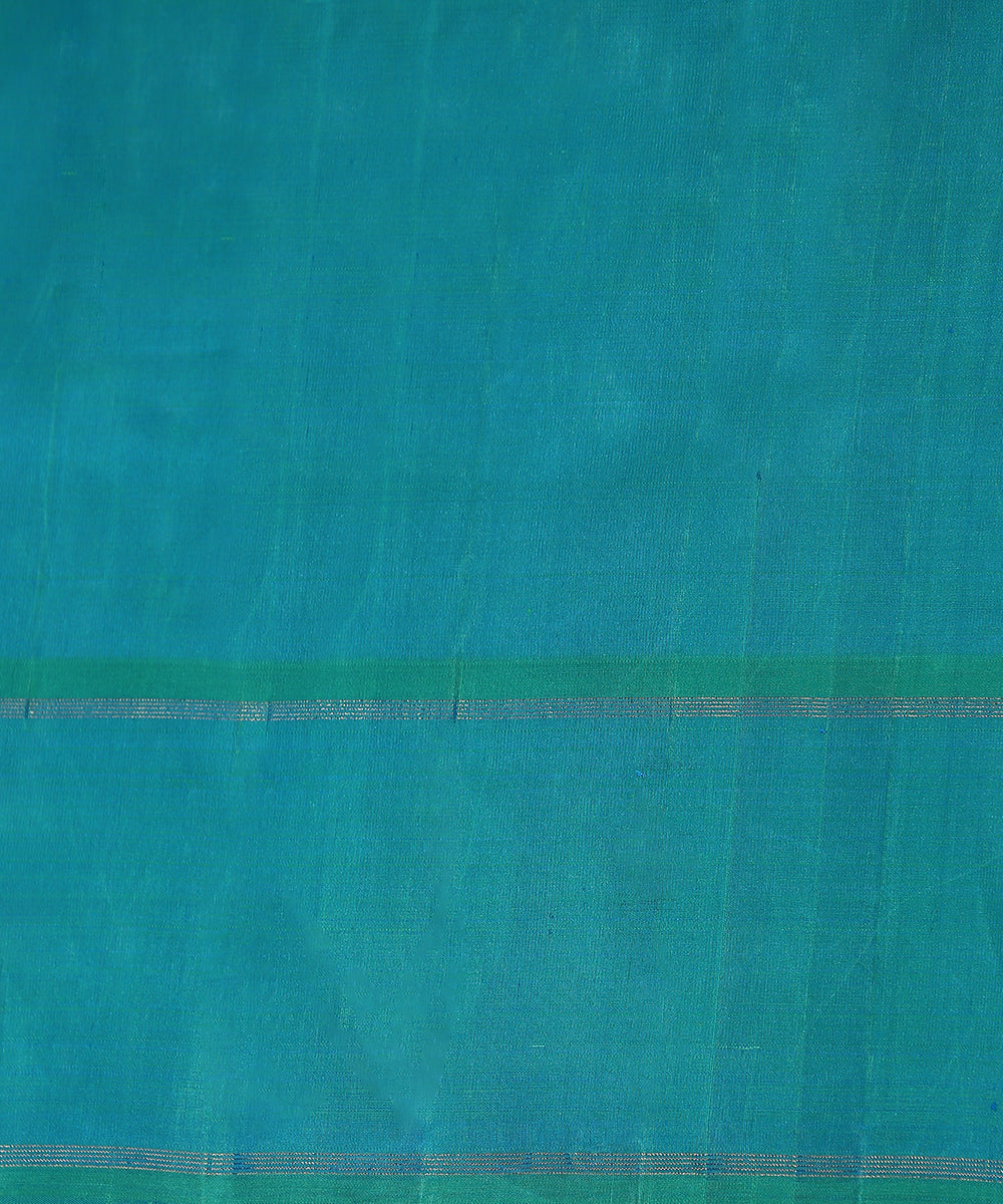 Blue_Handloom_Self_Checks_Pure_Silk_Kanjivaram_Saree_With_Emerald_Green_Border_WeaverStory_05