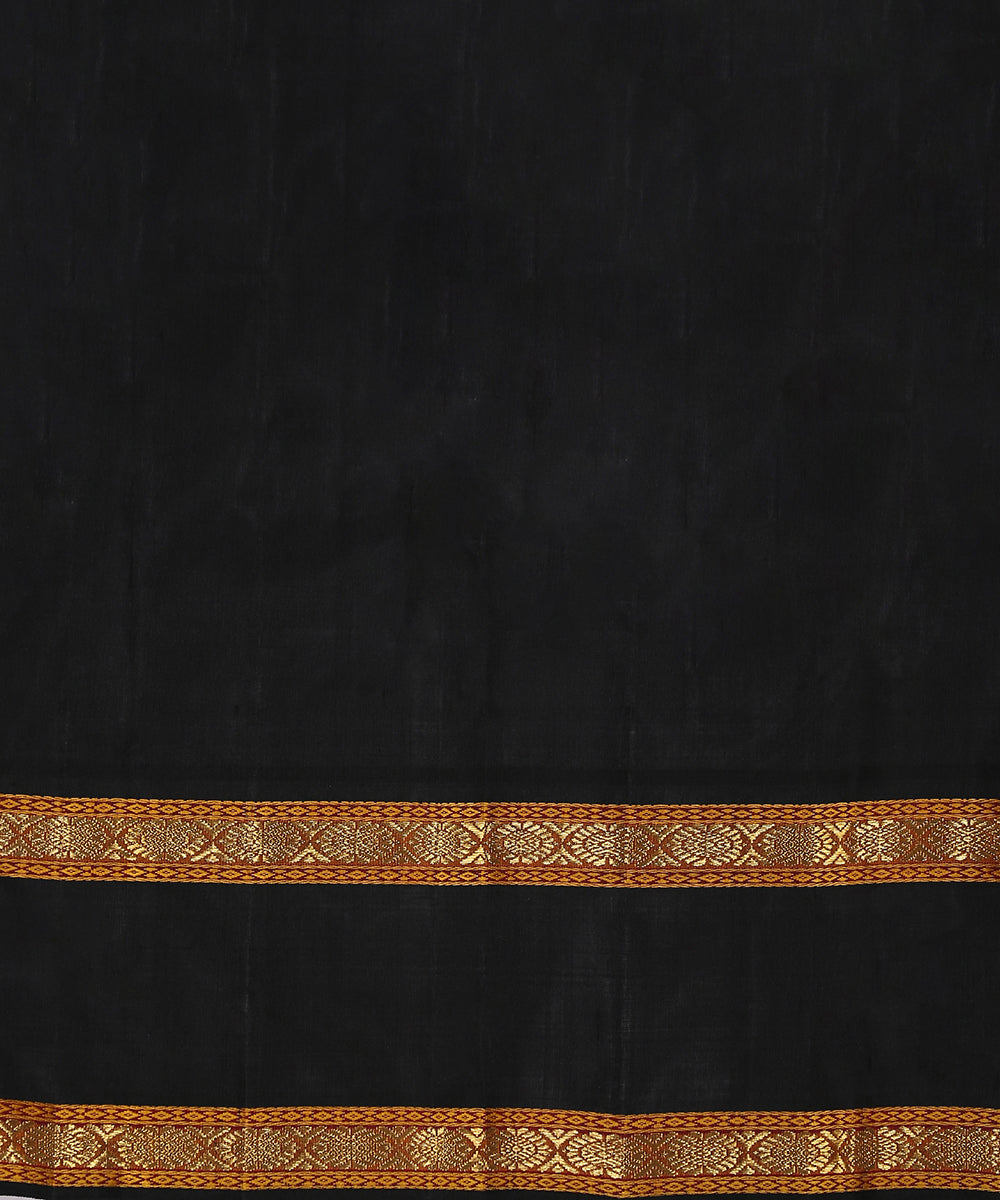 Berry_Pink_Handloom_Plain_Pure_Silk_Kanjivaram_Saree_With_Black_Temple_Border_WeaverStory_05