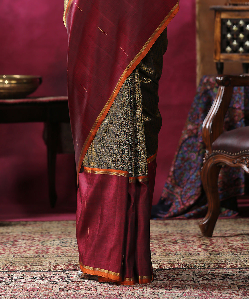 Handloom_Black_Pure_Silk_Kanjivaram_Saree_with_Antique_Zari_Border_and_Maroon_Broad_Border_WeaverStory_04