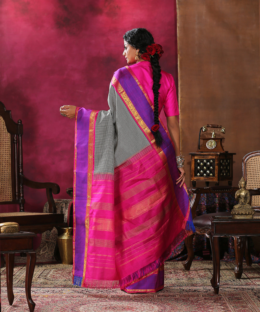 Handloom_Black_And_White_Checks_Pure_Silk_Kanjivaram_Saree_With_Pink_And_Purple_Border_WeaverStory_03