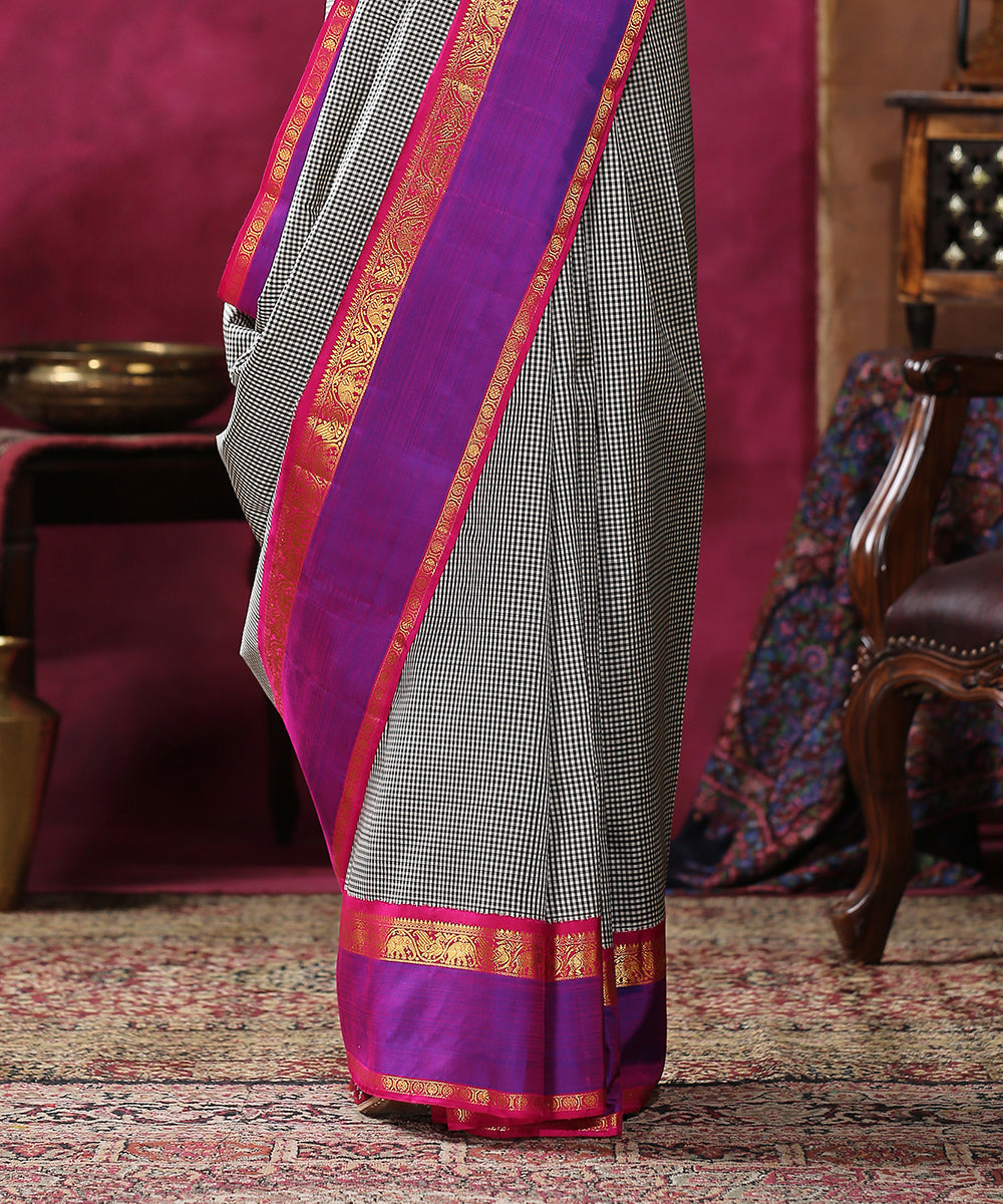 Handloom_Black_And_White_Checks_Pure_Silk_Kanjivaram_Saree_With_Pink_And_Purple_Border_WeaverStory_04
