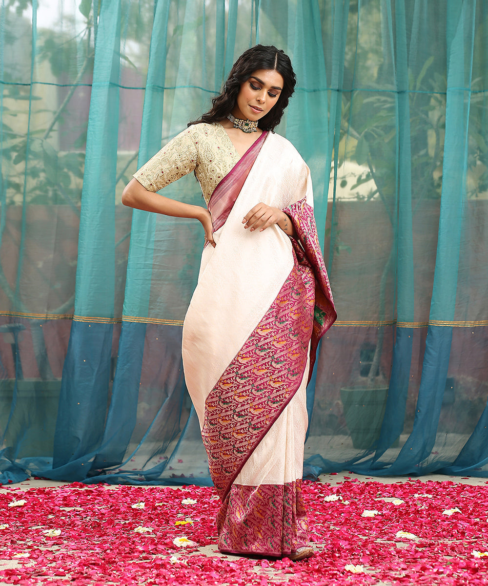 Handloom_White_And_Gold_Brocade_Pure_Katan_Silk_Banarasi_Saree_With_Purple_Shikargah_Border_WeaverStory_02