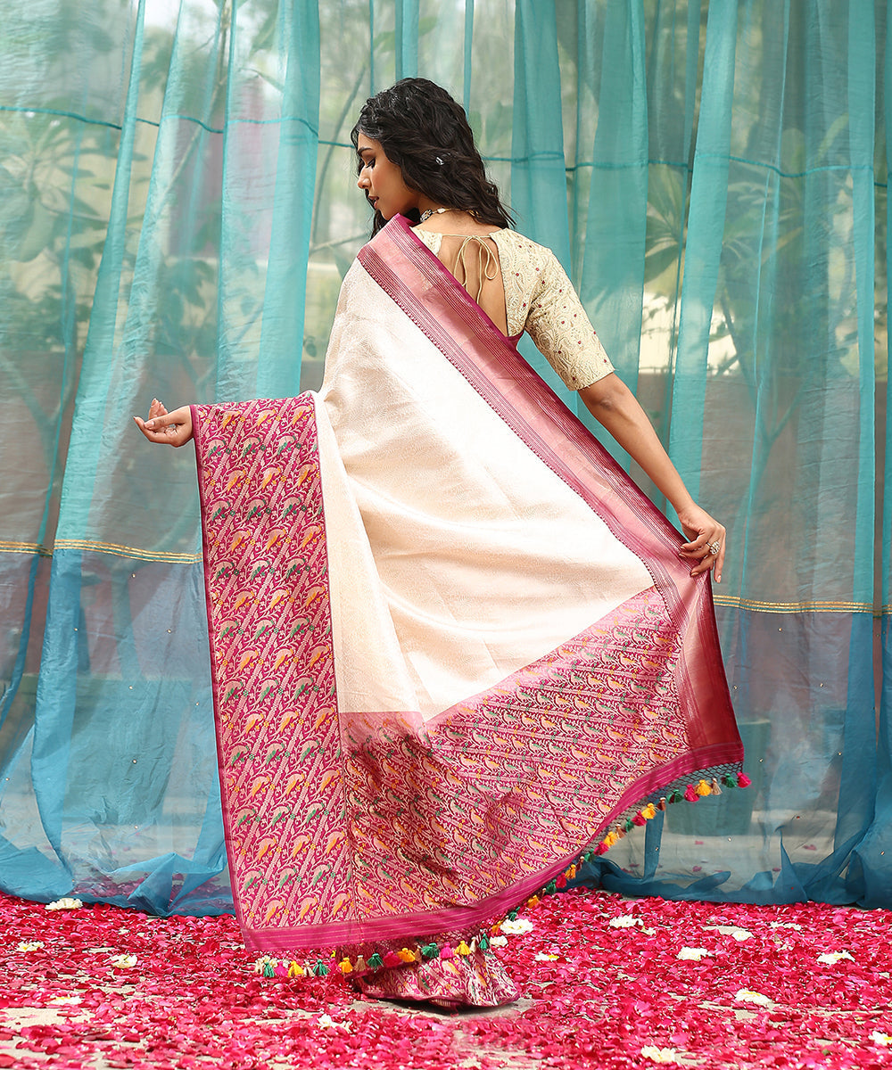 Handloom_White_And_Gold_Brocade_Pure_Katan_Silk_Banarasi_Saree_With_Purple_Shikargah_Border_WeaverStory_03