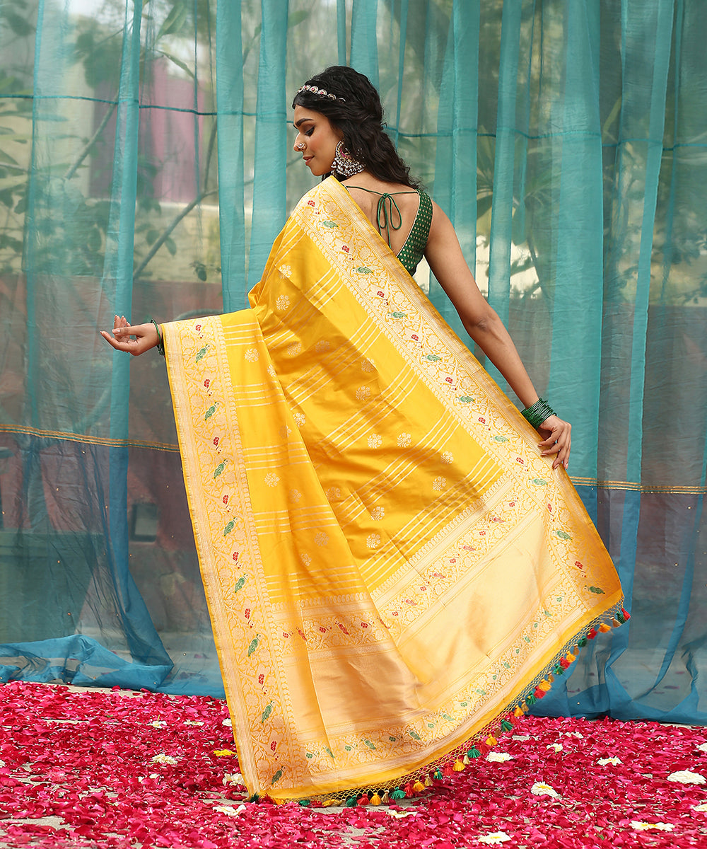 Yellow_Handloom_Pure_Katan_Silk_Kadhwa_Boota_Banarasi_Saree_With_Meenakari_Shikargah_Border_WeaverStory_03