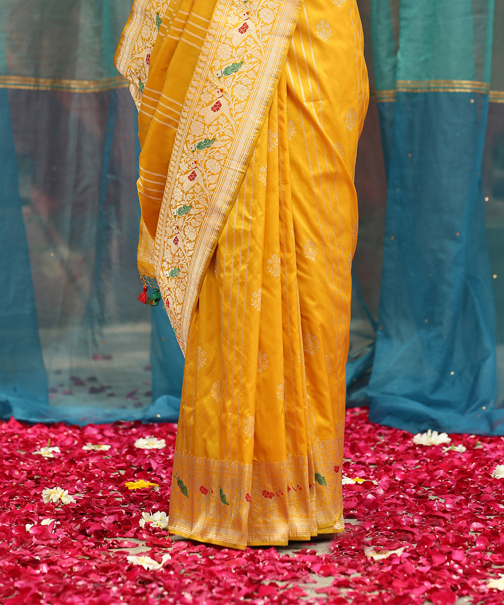 Yellow_Handloom_Pure_Katan_Silk_Kadhwa_Boota_Banarasi_Saree_With_Meenakari_Shikargah_Border_WeaverStory_04