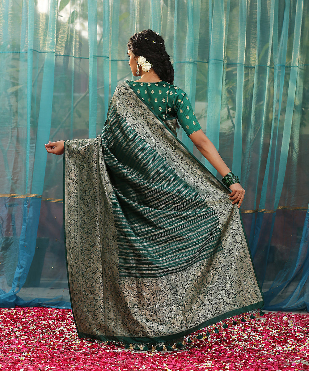 Handloom_Green_Striped_Pure_Katan_Silk_Banarasi_Saree_With_Broad_Shikargah_Border_WeaverStory_03