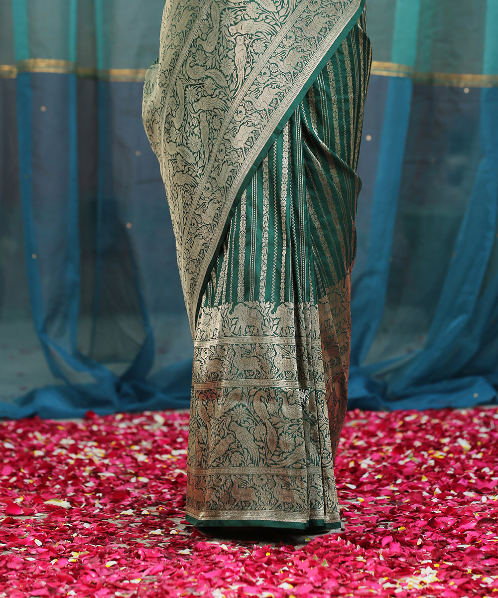 Handloom_Green_Striped_Pure_Katan_Silk_Banarasi_Saree_With_Broad_Shikargah_Border_WeaverStory_04
