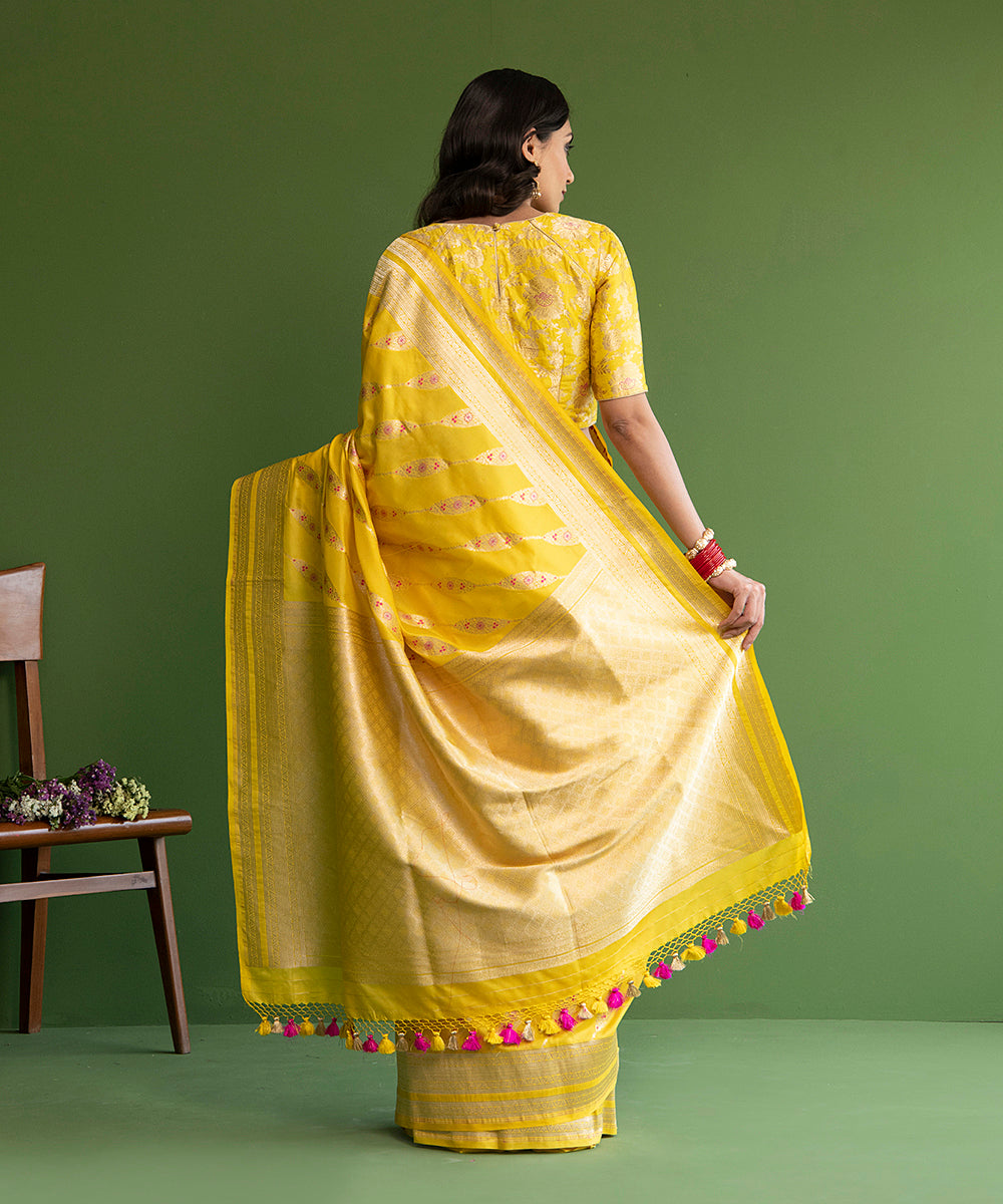 Handloom_Yellow_Pure_Katan_Silk_Banarasi_Saree_with_Meenakari_Aada_Bel_WeaverStory_03