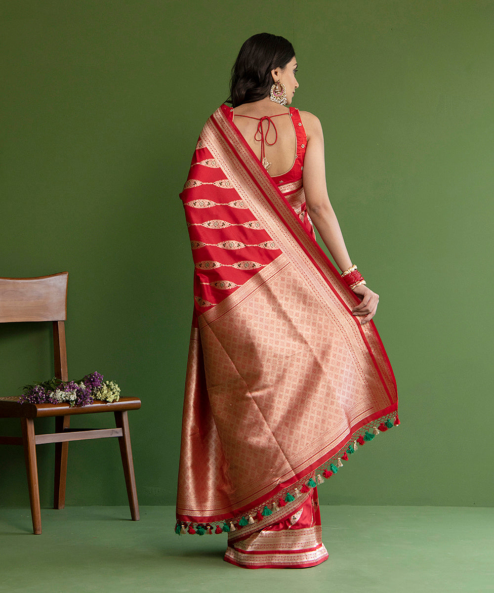 Handloom_Red_Pure_Katan_Silk_Banarasi_Saree_with_Meenakari_Aada_Bel_WeaverStory_03