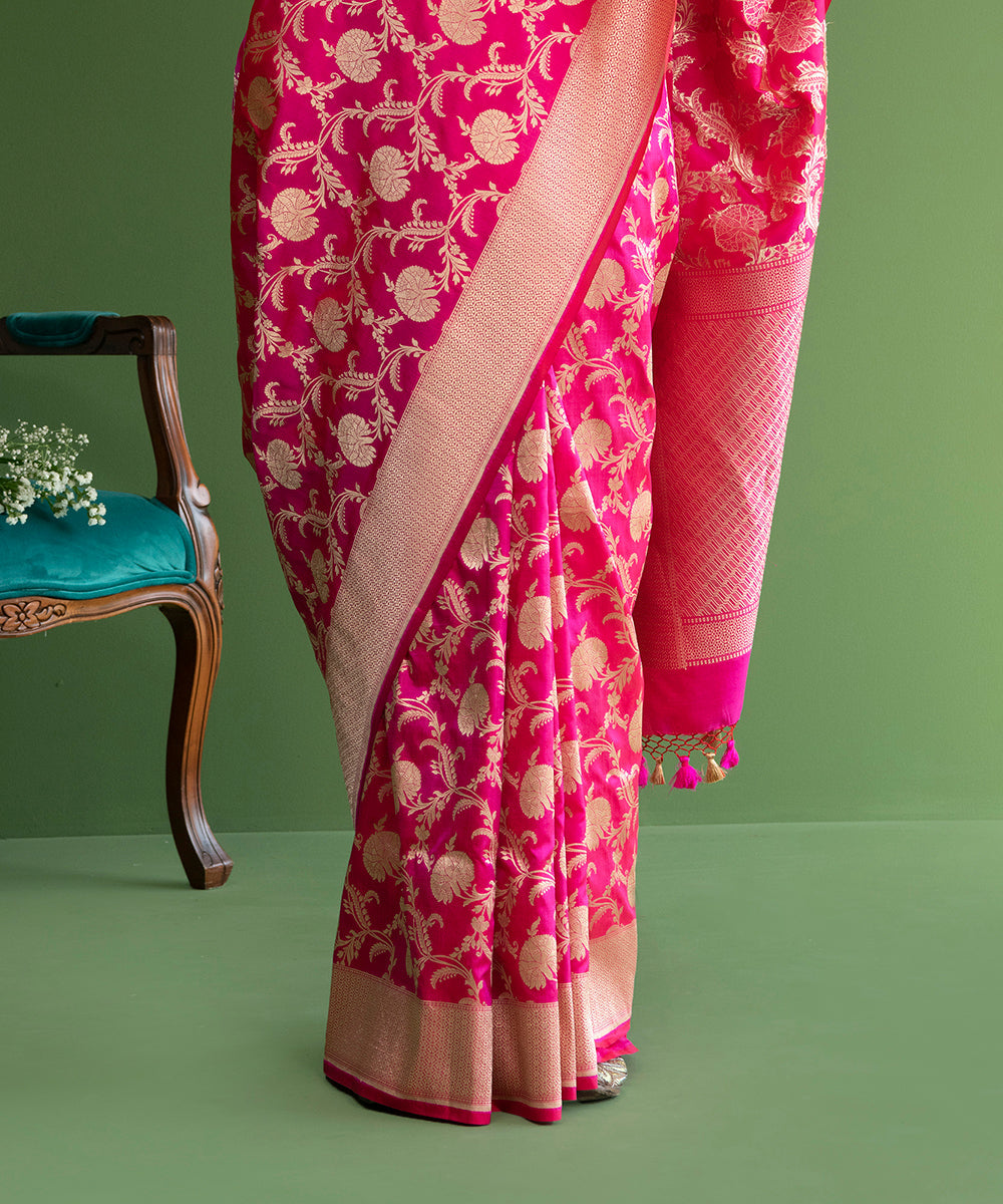 Handloom_Hot_Pink_Pure_Katan_Silk_Banarasi_Saree_with_Floral_Jaal_WeaverStory_04
