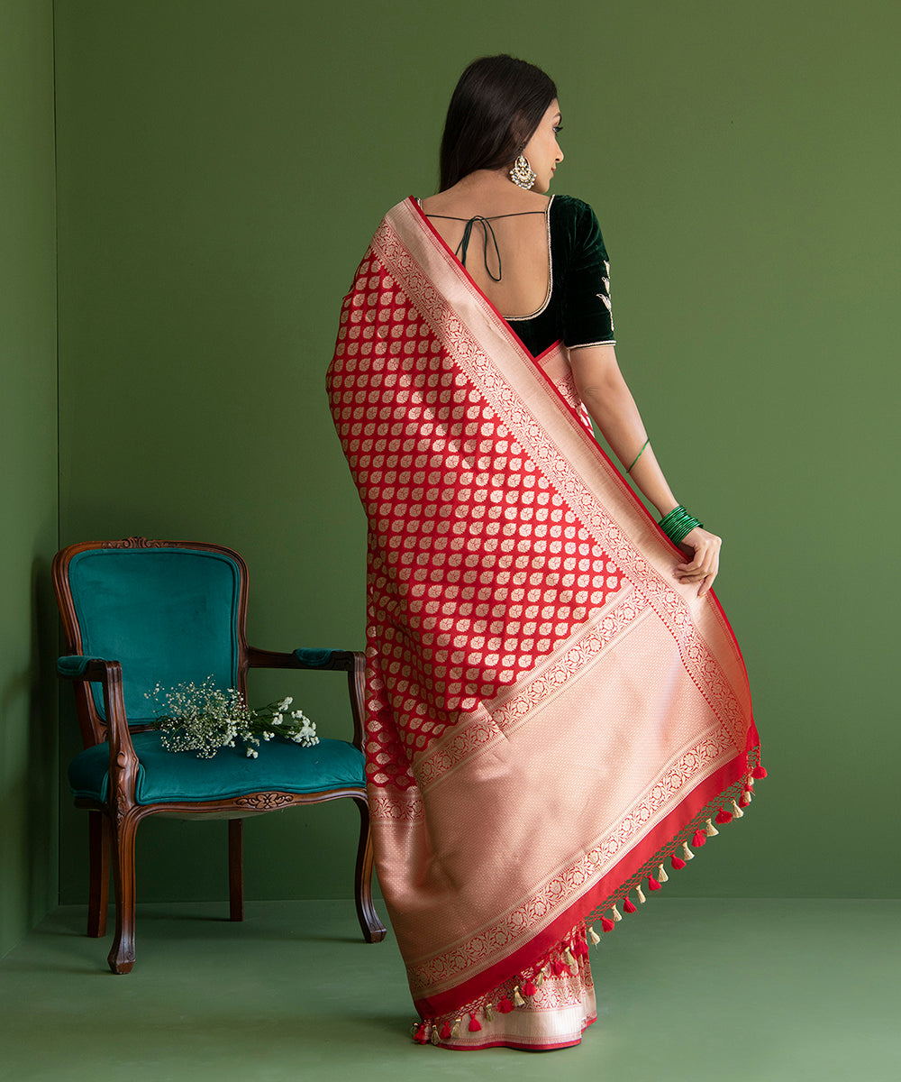 Red_Handloom_Pure_Katan_Silk_Banarasi_Saree_with_Small_Mughal_Booti_WeaverStory_03