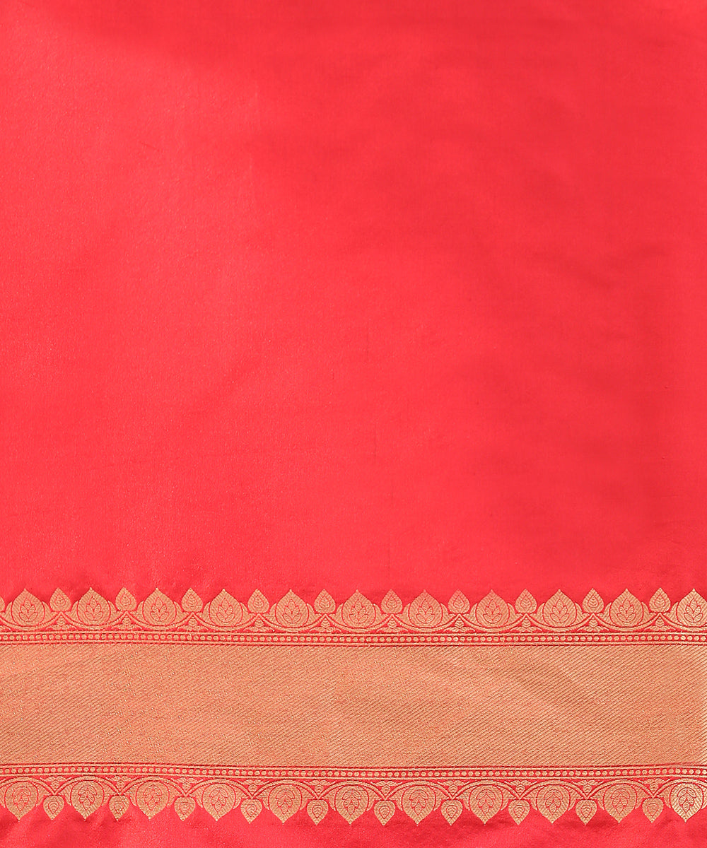 Red_And_Gold_Handloom_Pure_Katan_Silk_Aada_Bel_Zari_Kimkhab_Banarasi_Saree_WeaverStory_05