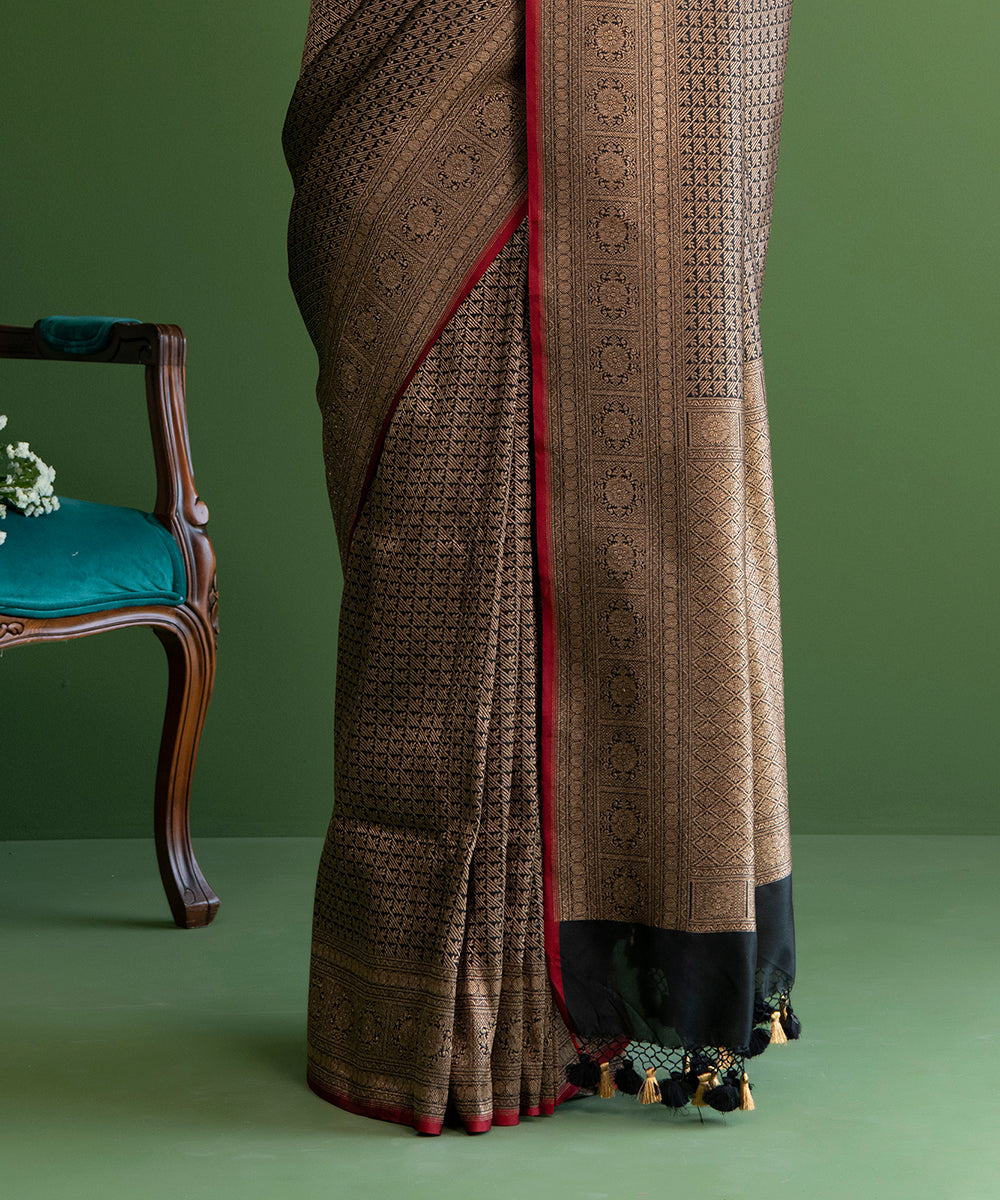 Black_Handloom_Pure_Katan_Silk_Banarasi_Saree_with_Antique_Zari_All_Over_Square_Motifs_WeaverStory_04