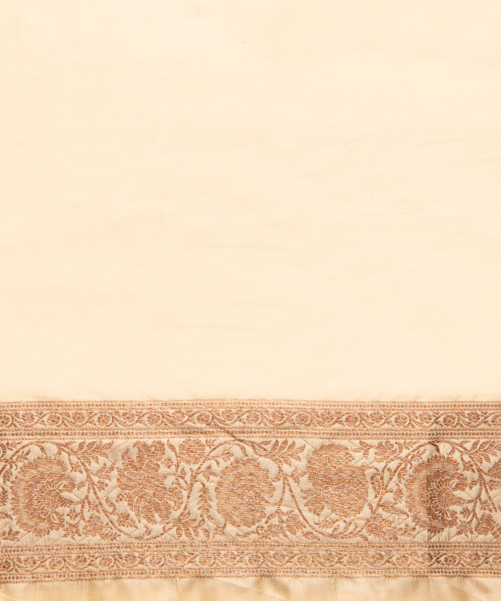 Handloom_Beige_Pure_Katan_Silk_Banarasi_Saree_with_Antique_Zari_WeaverStory_05