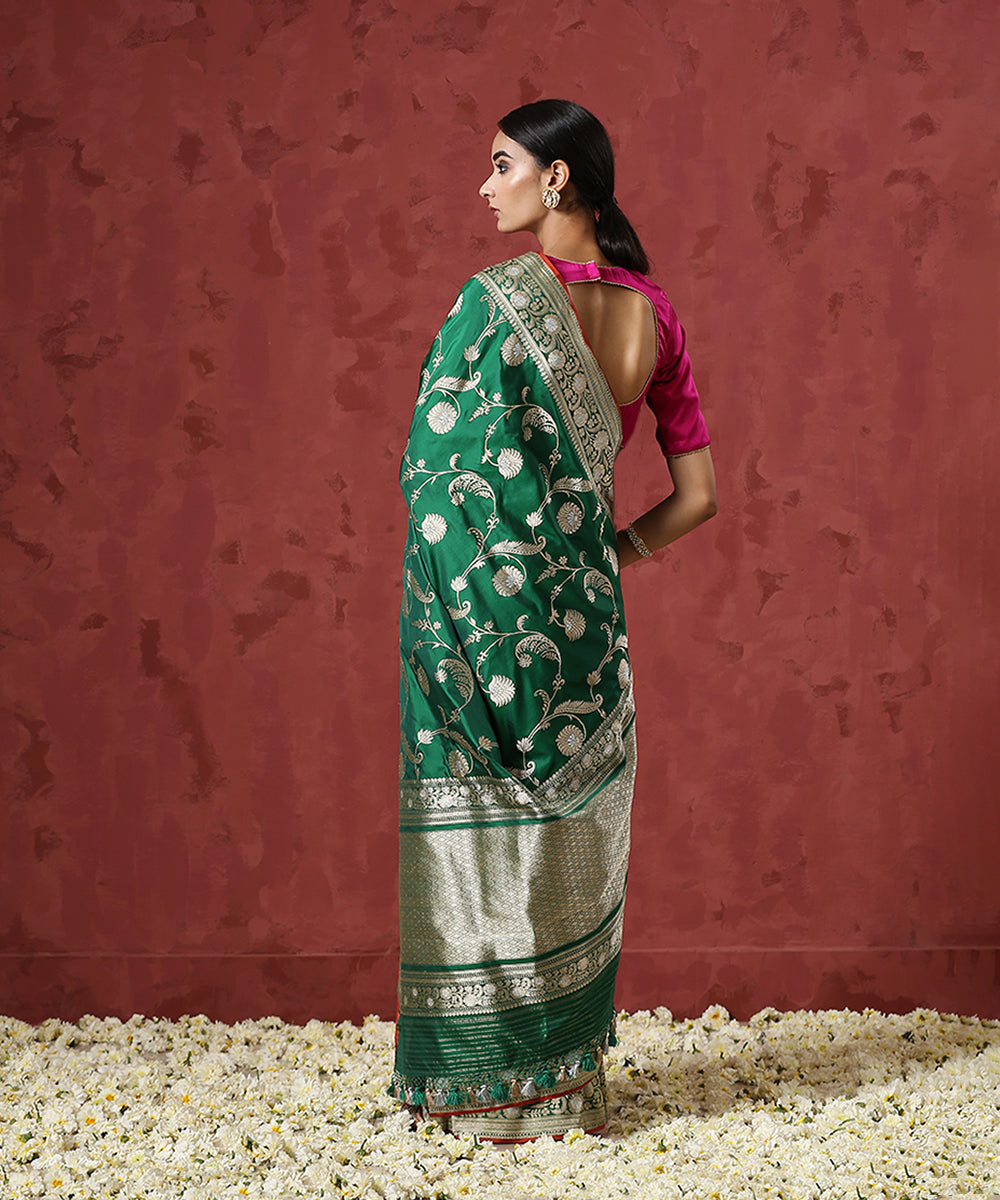 Emerald_Green_Handloom_Pure_Katan_Silk_Banarasi_Saree_with_Sona_Rupa_Jaal_WeaverStory_03