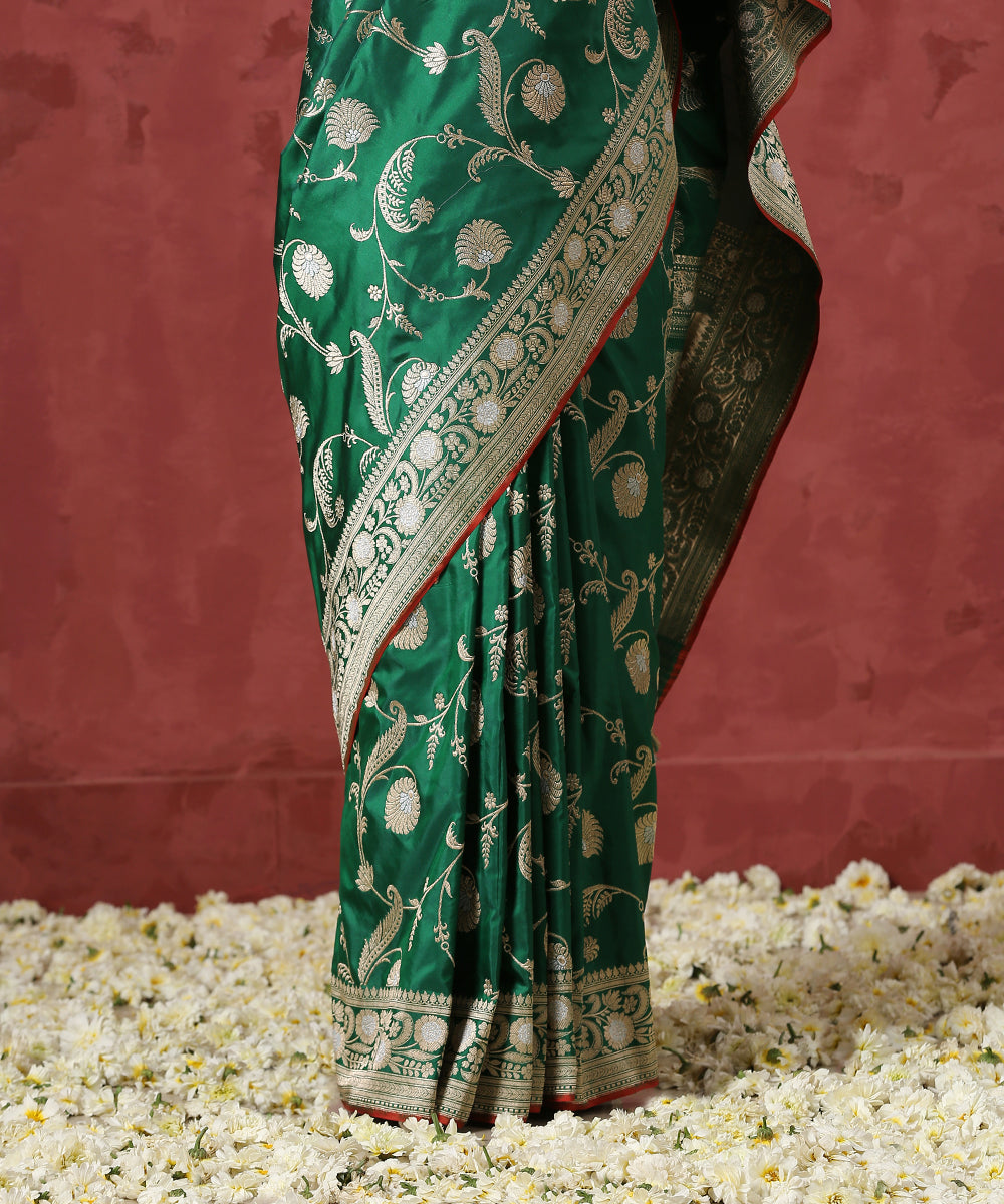 Emerald_Green_Handloom_Pure_Katan_Silk_Banarasi_Saree_with_Sona_Rupa_Jaal_WeaverStory_04