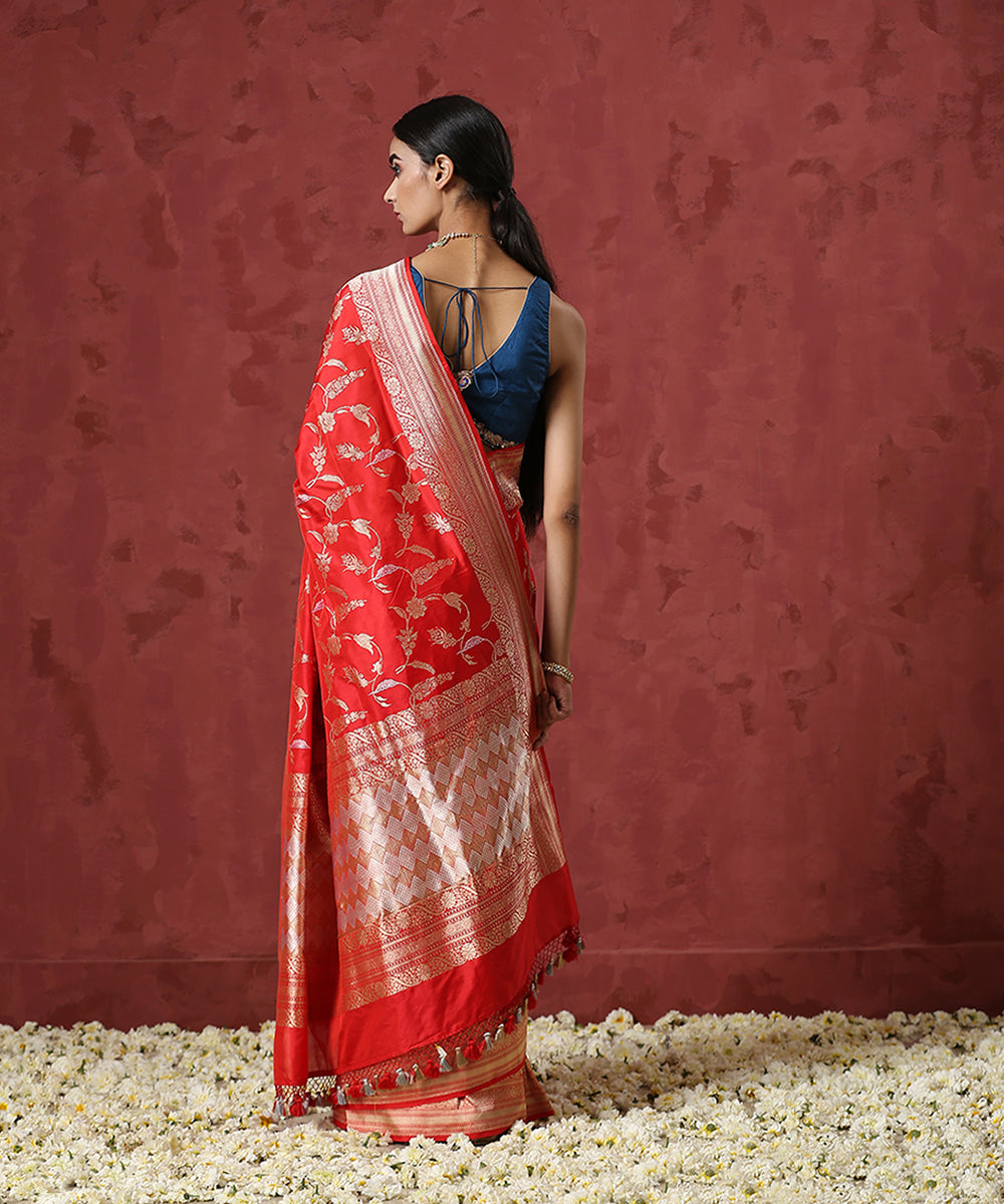 Handloom_Red_Pure_Katan_Silk_Banarasi_Saree_with_Sona_Rupa_Jaal_WeaverStory_03