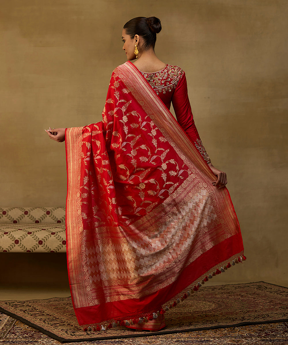 Handloom_Red_Pure_Katan_Silk_Sona_Rupa_Banarasi_Saree_With_Kadhwa_Jaal_And_Open_Border_WeaverStory_03