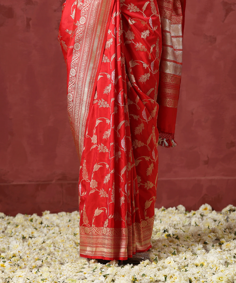 Handloom_Red_Pure_Katan_Silk_Banarasi_Saree_with_Sona_Rupa_Jaal_WeaverStory_04