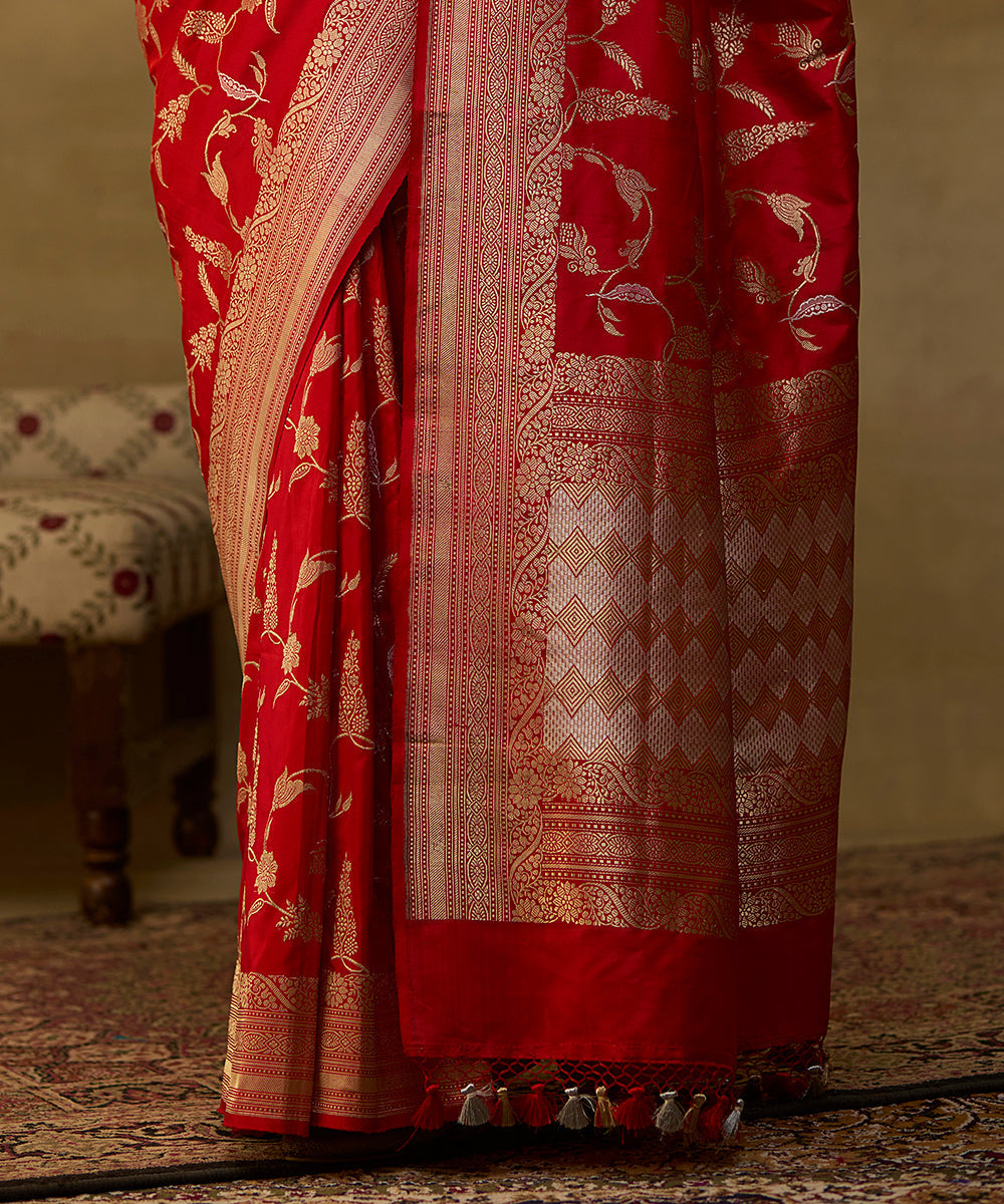 Handloom_Red_Pure_Katan_Silk_Sona_Rupa_Banarasi_Saree_With_Kadhwa_Jaal_And_Open_Border_WeaverStory_04