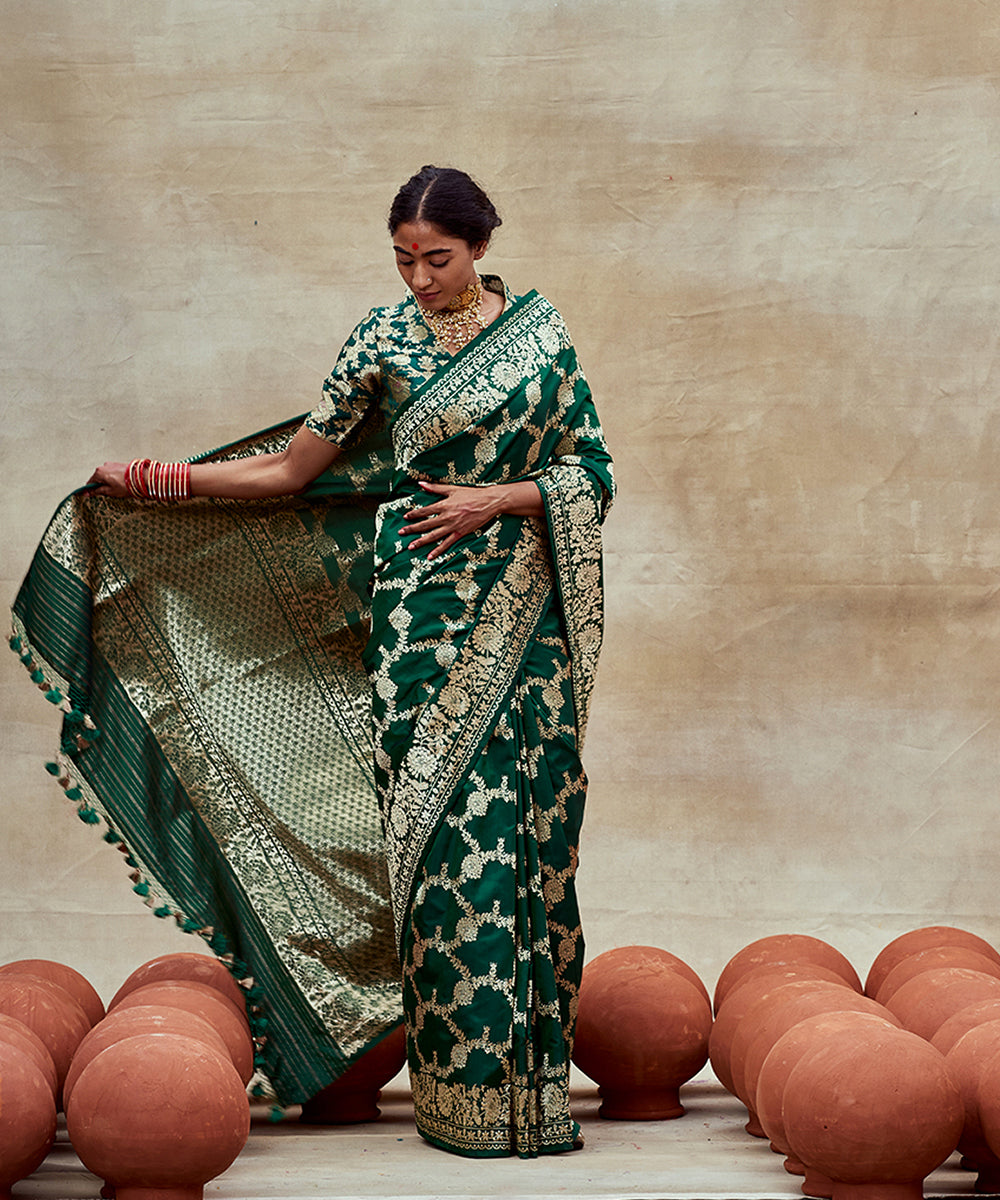 Handloom_Green_Pure_Katan_Silk_Banarasi_Saree_with_Zari_Pallu_WeaverStory_02