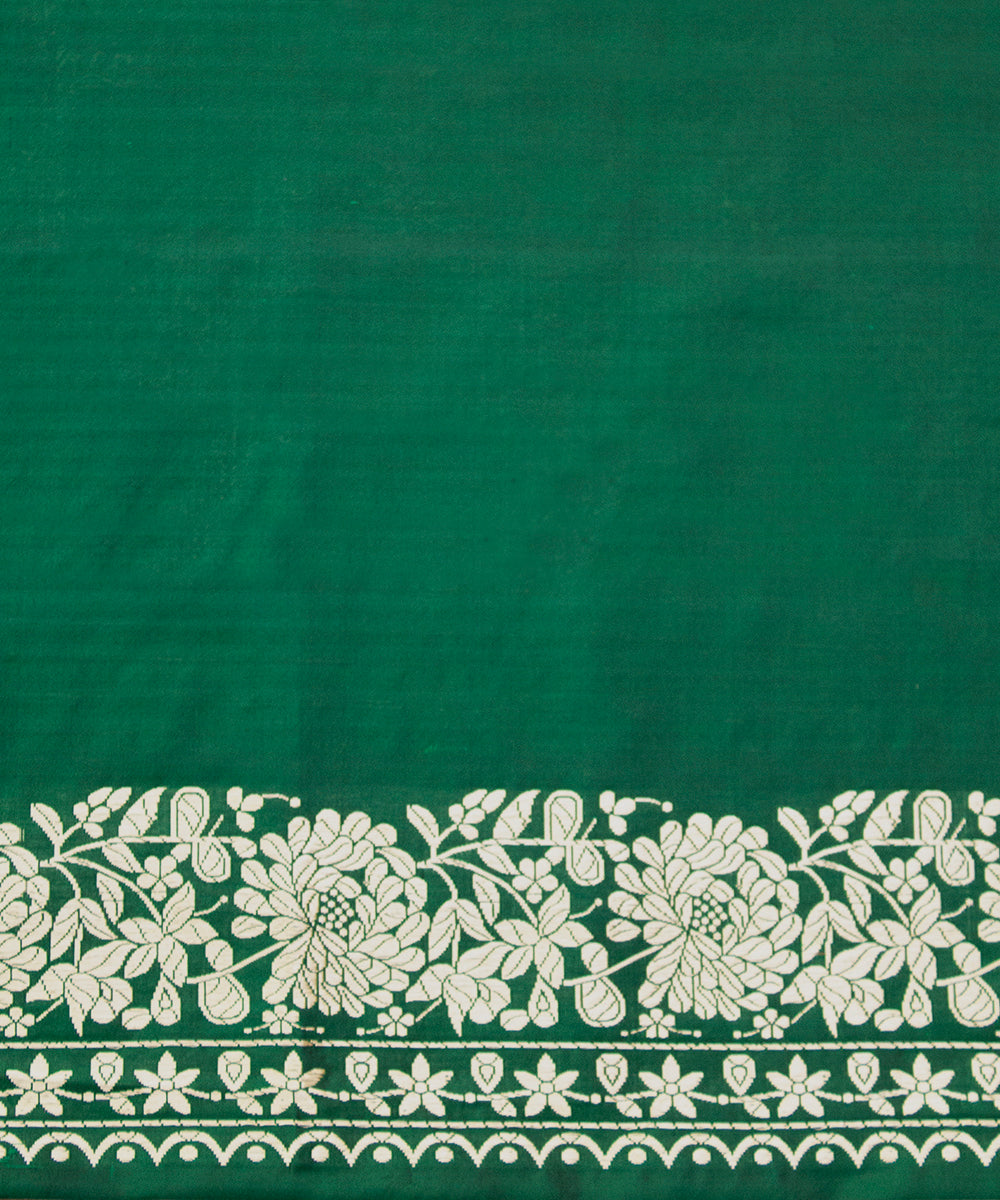 Handloom_Green_Pure_Katan_Silk_Banarasi_Saree_with_Zari_Pallu_WeaverStory_07