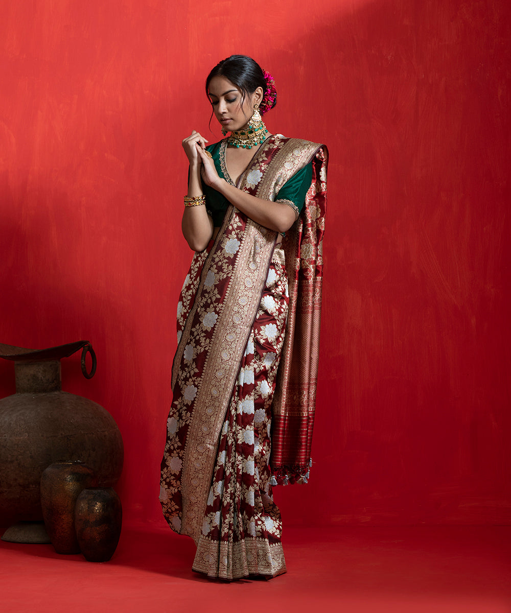 Maroon_And_Black__Dual_Tone_Handloom_Pure_Katan_Silk_Saree_With_Angoor_Jaal_WeaverStory_02