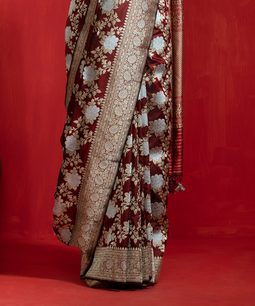Maroon_And_Black__Dual_Tone_Handloom_Pure_Katan_Silk_Saree_With_Angoor_Jaal_WeaverStory_04