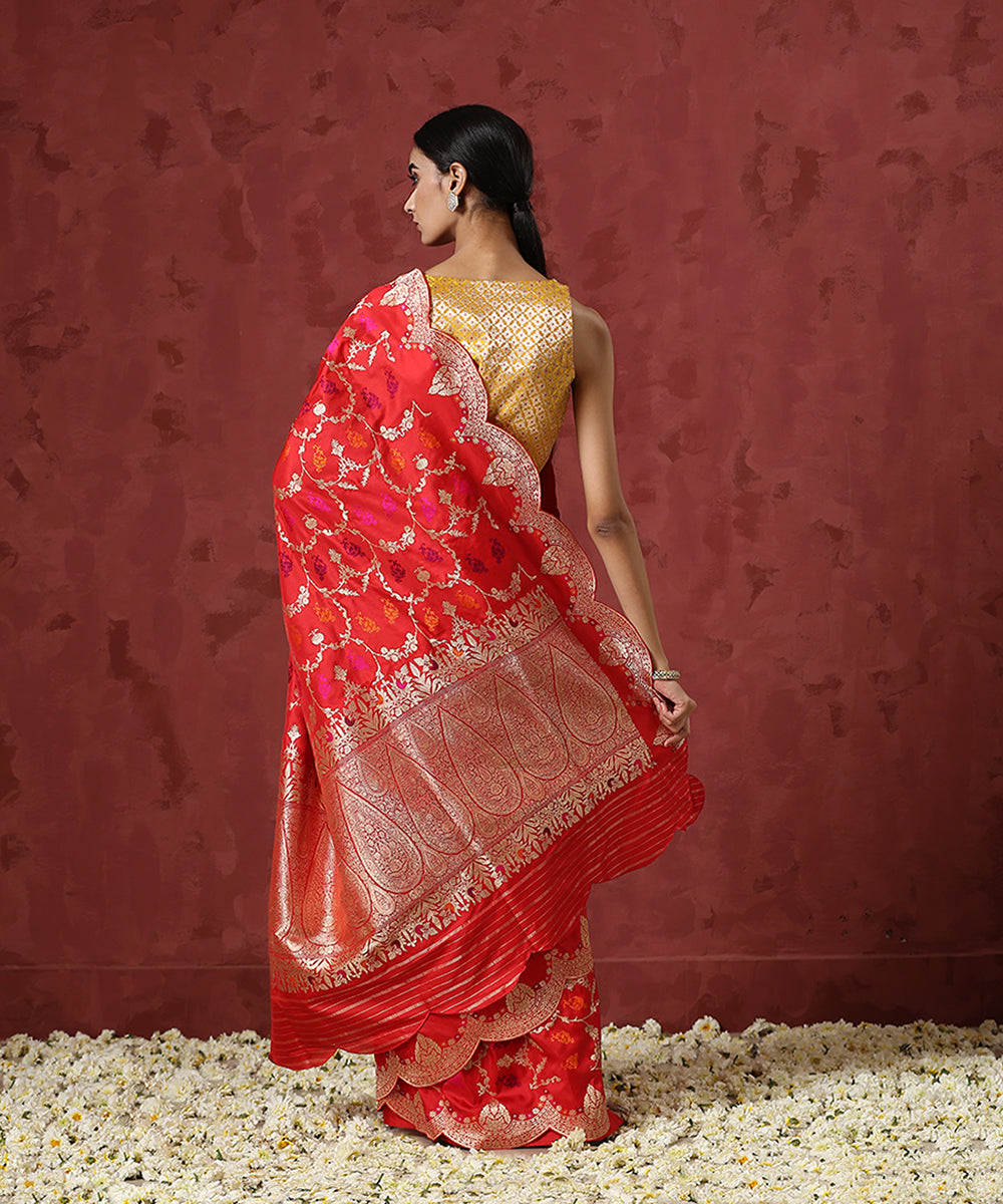 Red_Handloom_Pure_Katan_Silk_Banarasi_Saree_With_Scallop_Borders_WeaverStory_03