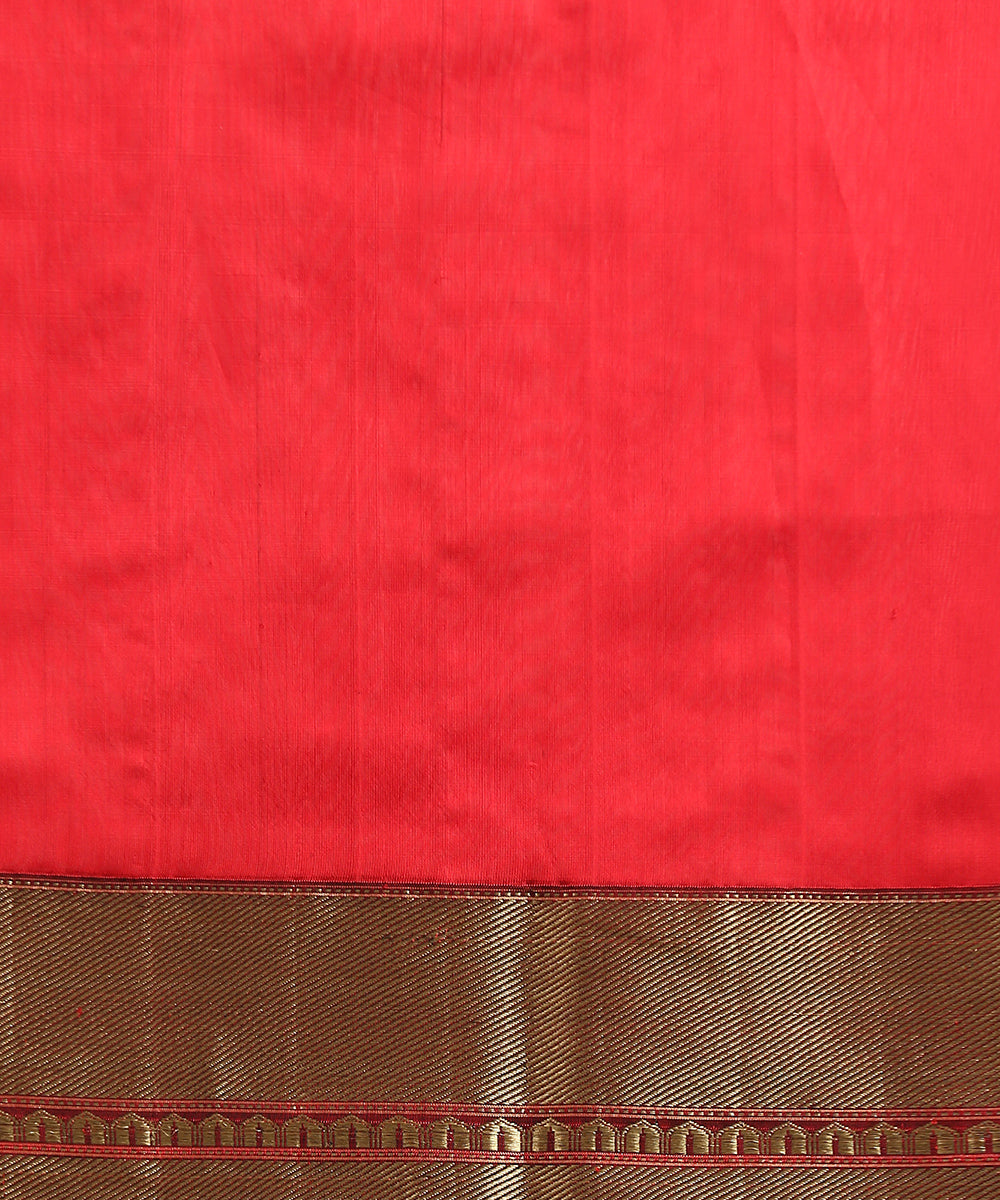 Handloom_Red_Chanderi_Silk_Saree_With_Gold_Zari_Heavy_Border_WeaverStory_05